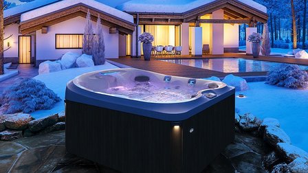 j-435 buiten jacuzzi in de winter