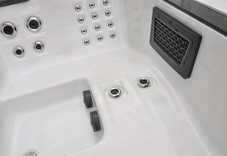 jets in kleine design jacuzzi