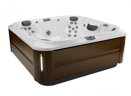 Luxe jacuzzi met houtlook ombouw