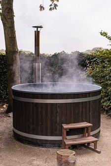Grote hottub in de tuin
