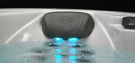 Jacuzzi&reg; J-335 Showtuin model