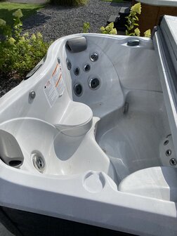 Jacuzzi J-325 Showtuin model