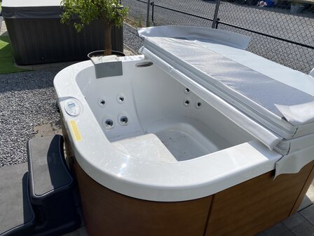 Italiaans design Jacuzzi&reg; Delfi Pro Showtuin model