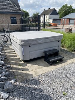 Jacuzzi&reg; J-335 Showtuin model
