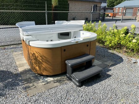 Italiaans design Jacuzzi&reg; Delfi Pro Showtuin model