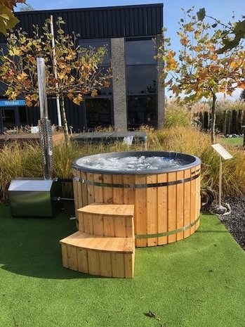 Luxe hottub in de tuin