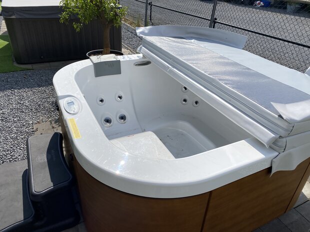 Italiaans design Jacuzzi® Delfi Pro Showtuin model