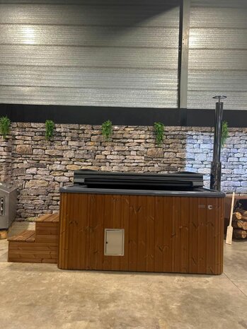 Woodlux Luna - vierkante hottub met ligpositie