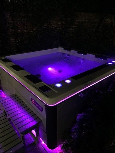 Compleet verlichte design jacuzzi