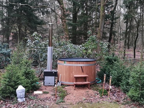 Houtgestookte hottub in bosrijke omgeving