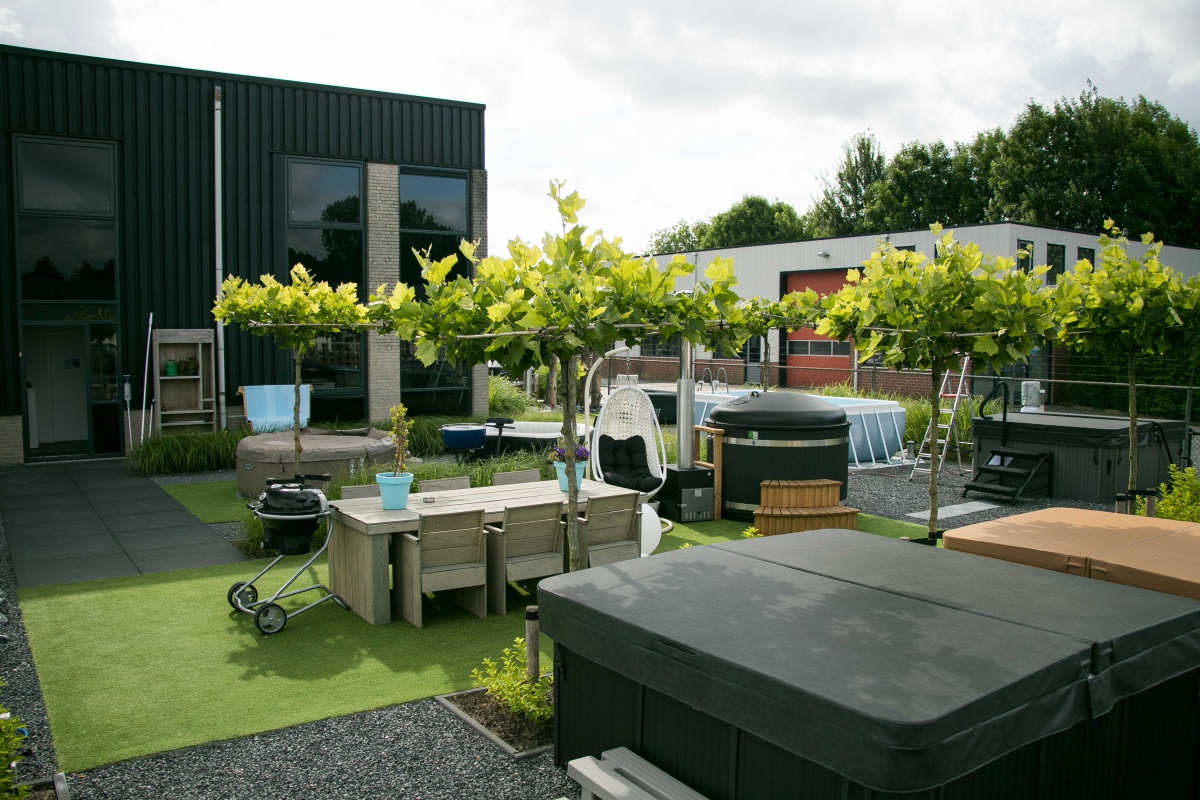 Jacuzzi showtuin in zevenbergen