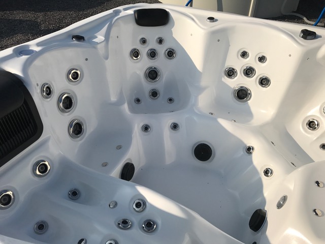 Ruim 6 jacuzzi zwembad