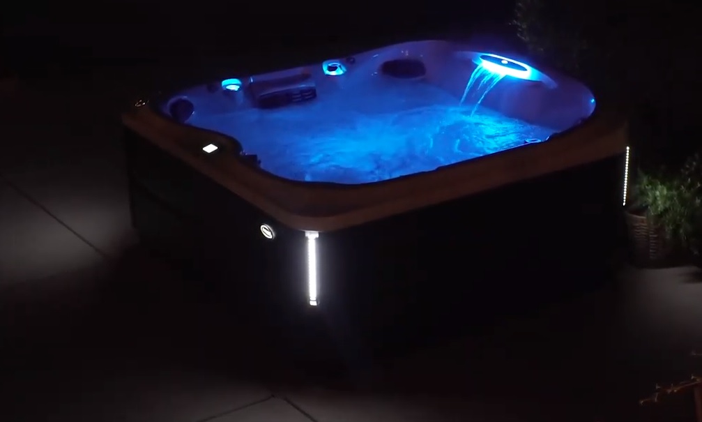 J-435 jacuzzi