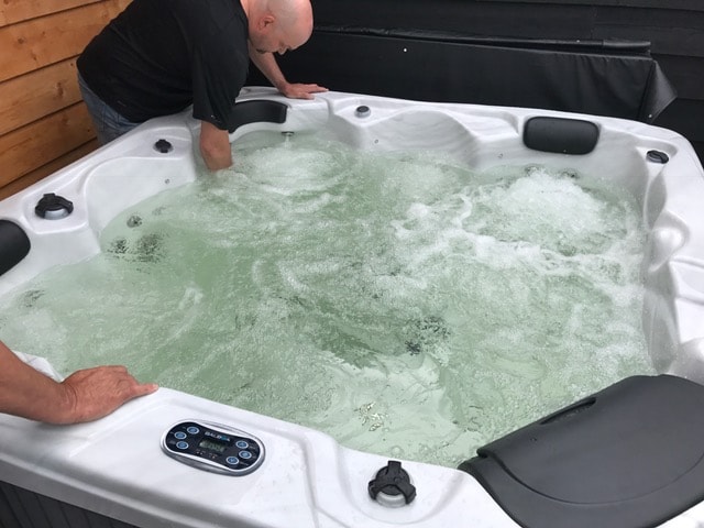 Jets open draaien bij jacuzzi in Etten-Leur