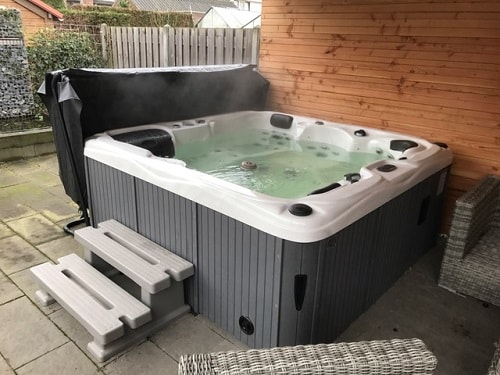 Privé jacuzzi in tuin