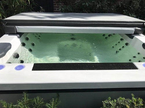 Testen van jacuzzi in Nijkerk