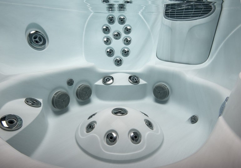 Voetmassage jets in jacuzzi voor 7 personen